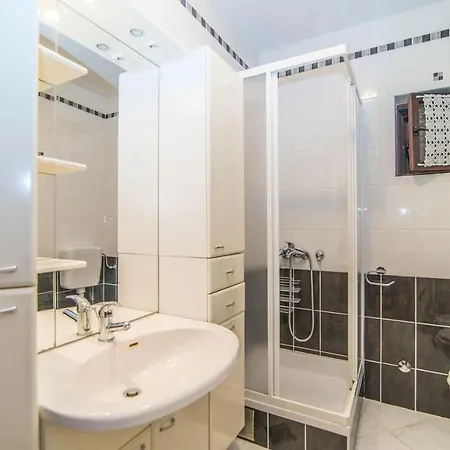 Valentic 1304 Guest house 3*