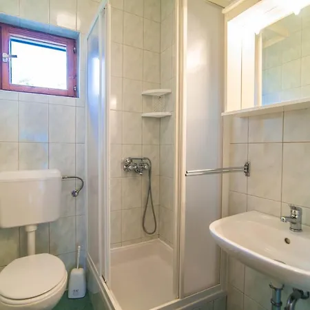 Valentic 1304 Pag Town