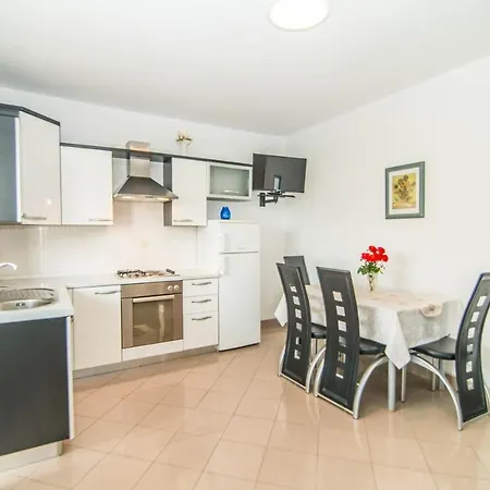 Guest house Valentic 1304 Pag Town