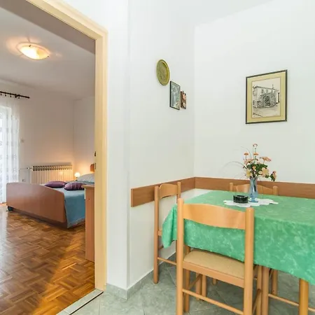 Guest house Valentic 1304 Pag Town