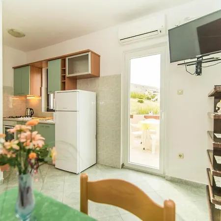 Valentic 1304 Pag Town